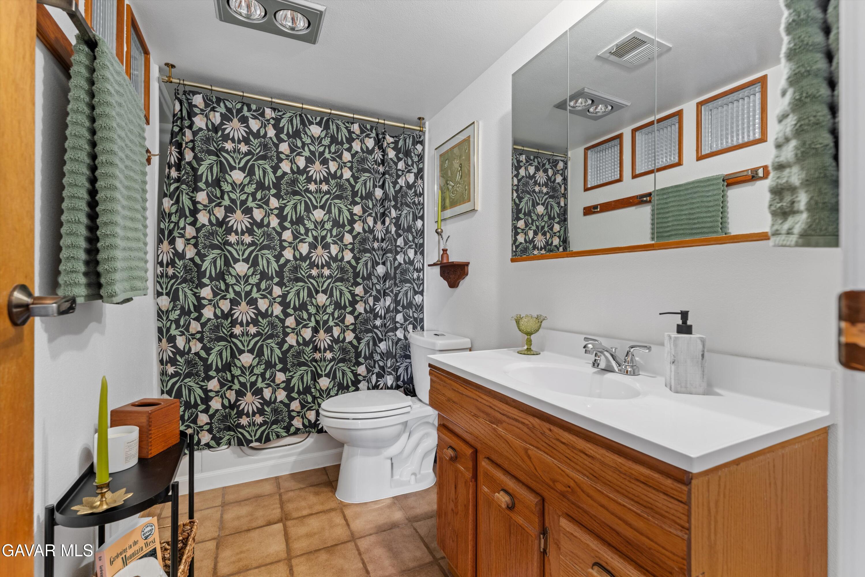 Tehachapi, California 93561, United States, 3 Bedrooms Bedrooms, ,2 BathroomsBathrooms,Residential,Active,242244