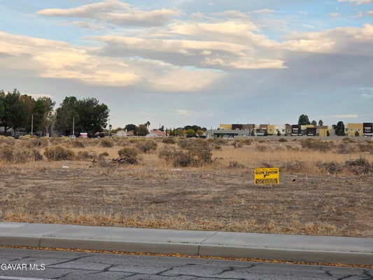 30TH ST W AND W AVE M 12, LANCASTER, CA 93536 - Image 05df165a7ac5ef47a44d9d84b45ca4e0/3914882417