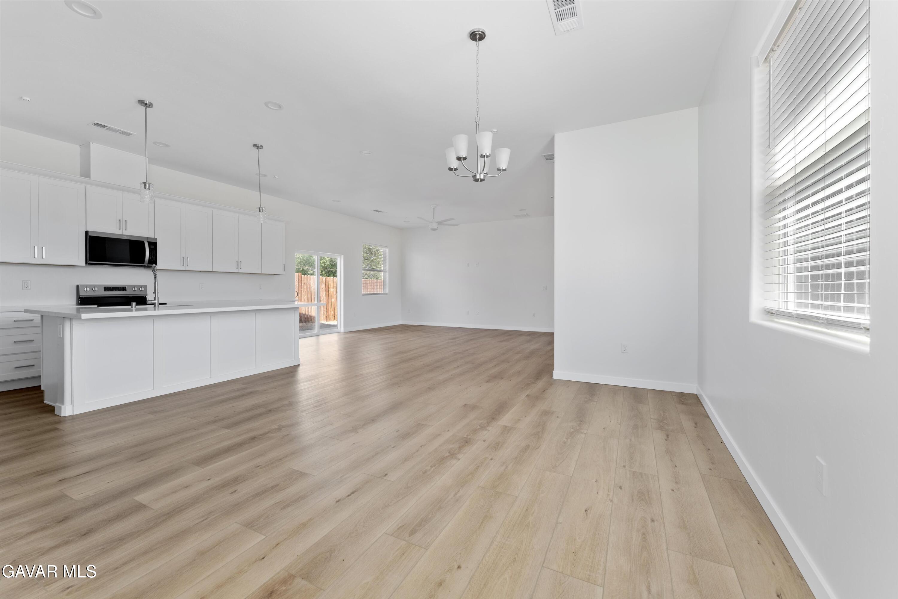 Tehachapi, California 93561, United States, 3 Bedrooms Bedrooms, ,2 BathroomsBathrooms,Residential,Active,172454