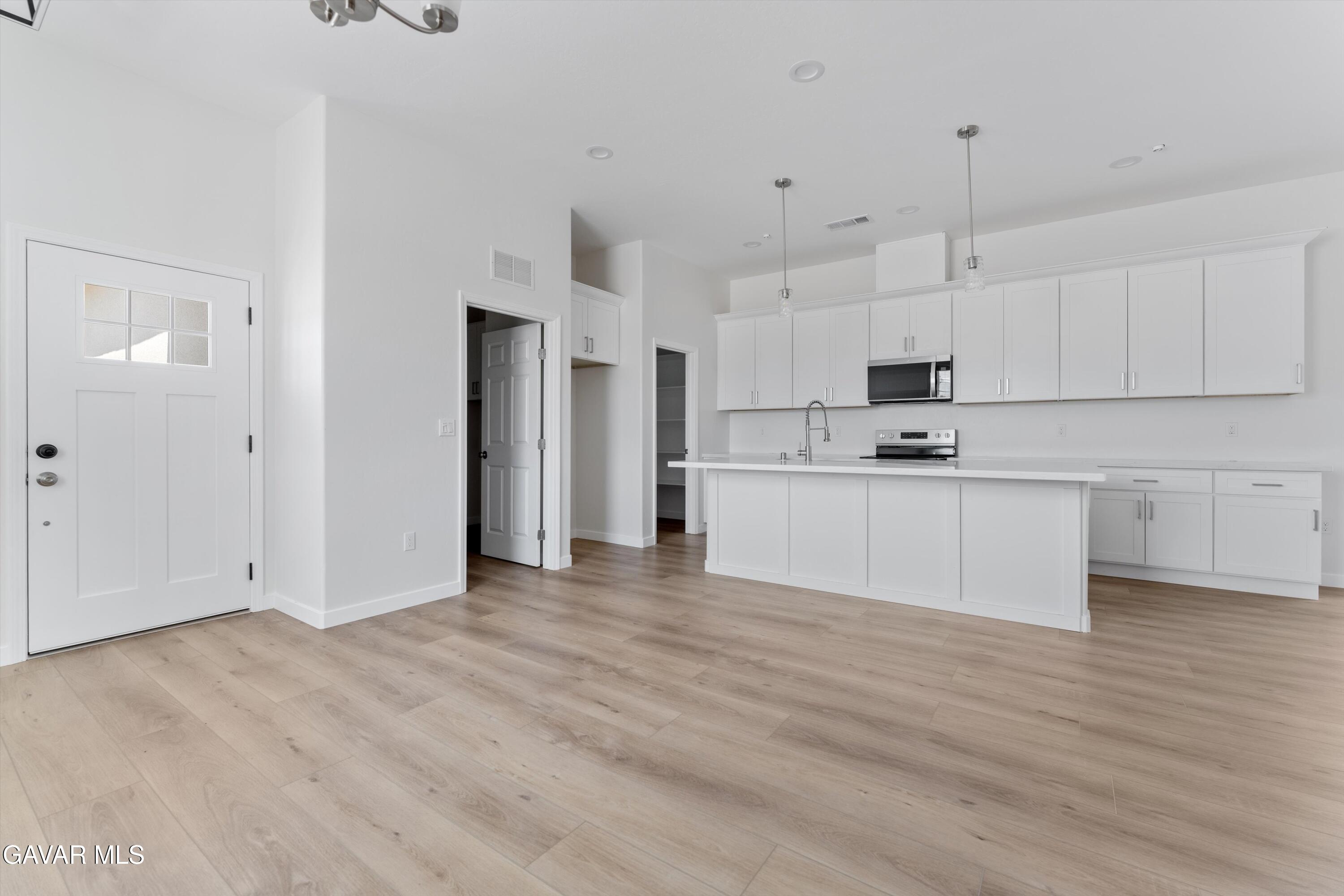 Tehachapi, California 93561, United States, 3 Bedrooms Bedrooms, ,2 BathroomsBathrooms,Residential,Active,172454