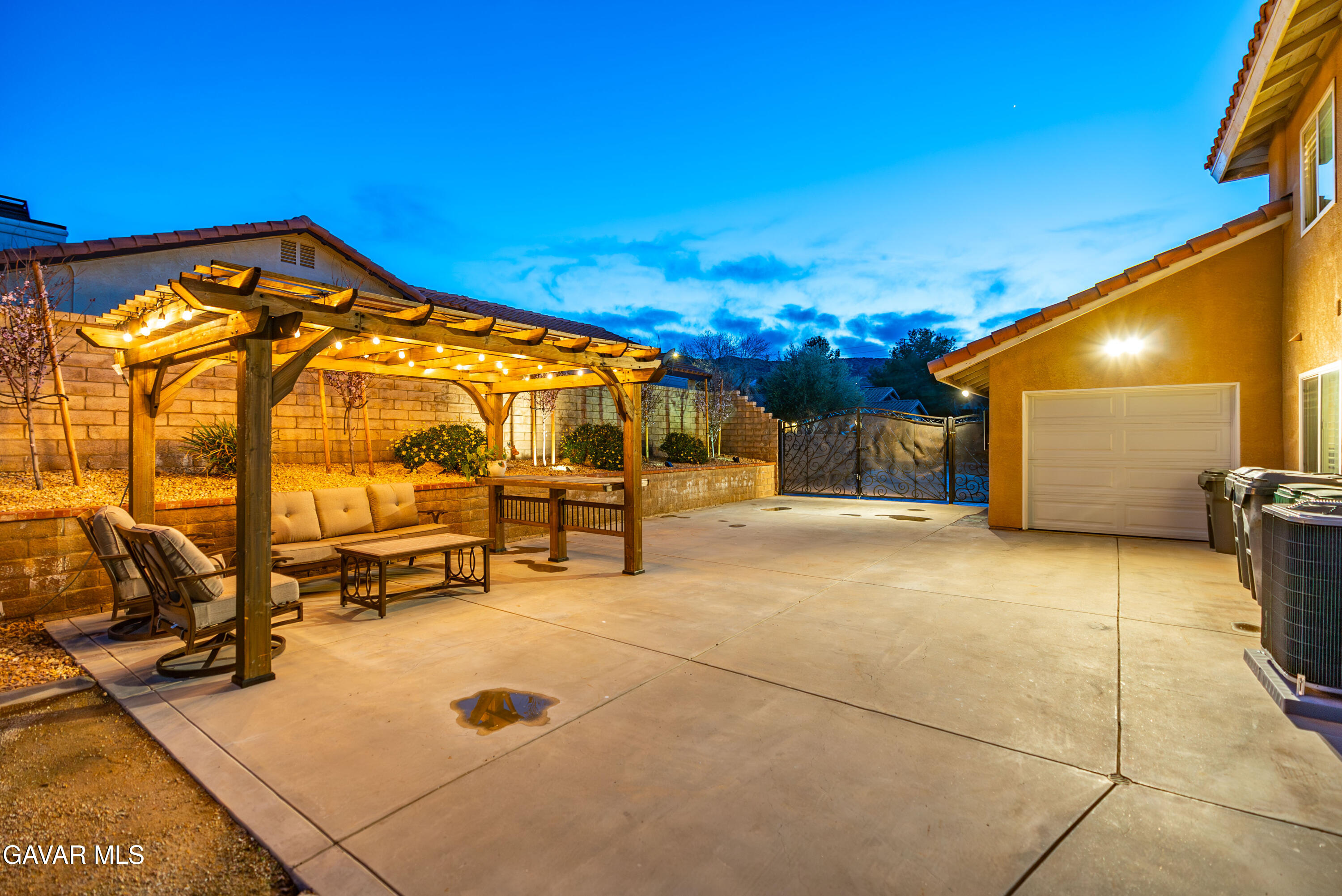 Palmdale, California 93551, United States, 5 Bedrooms Bedrooms, ,3 BathroomsBathrooms,Residential,Pending,212381