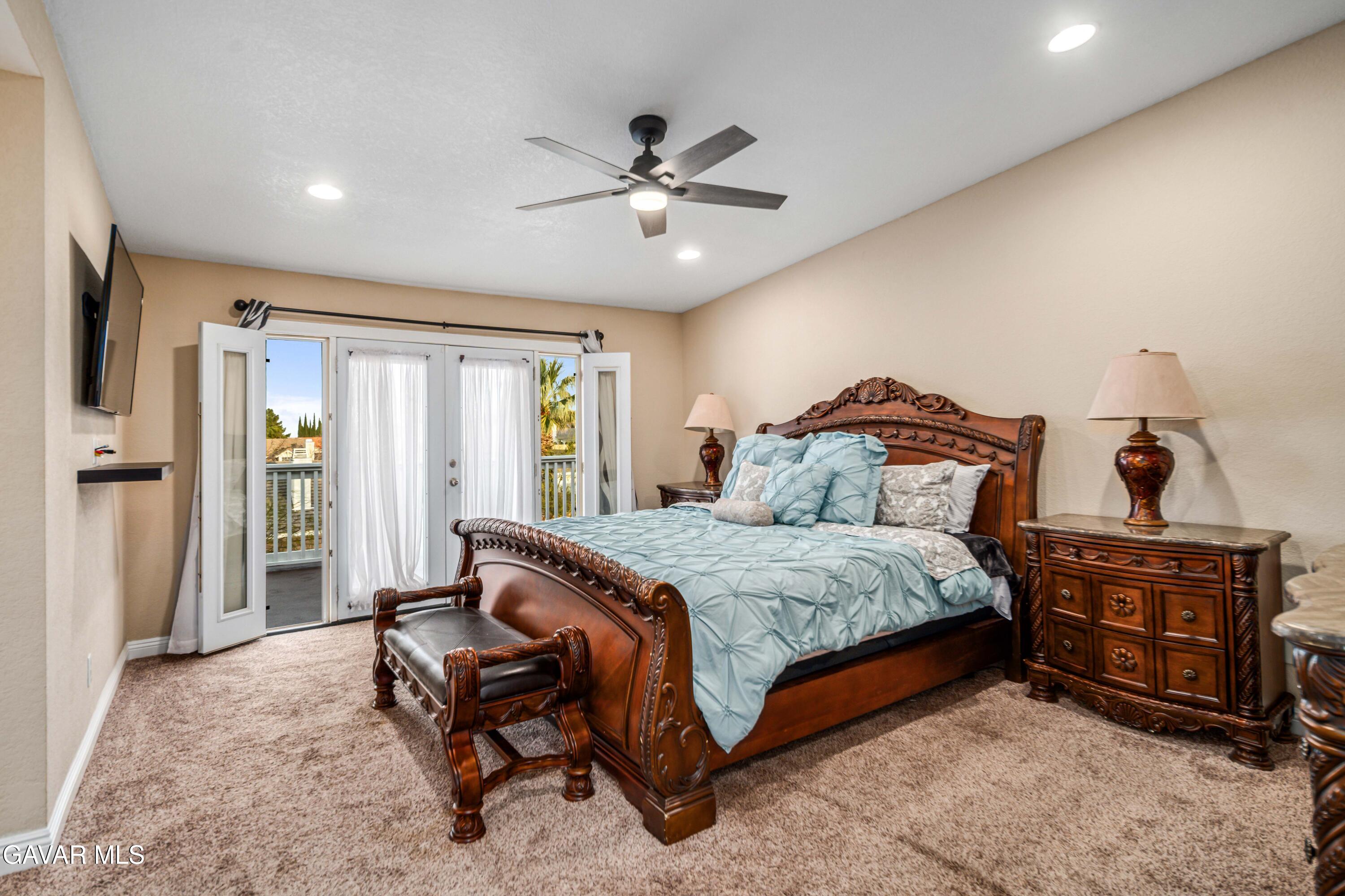 Palmdale, California 93551, United States, 5 Bedrooms Bedrooms, ,3 BathroomsBathrooms,Residential,Pending,212381