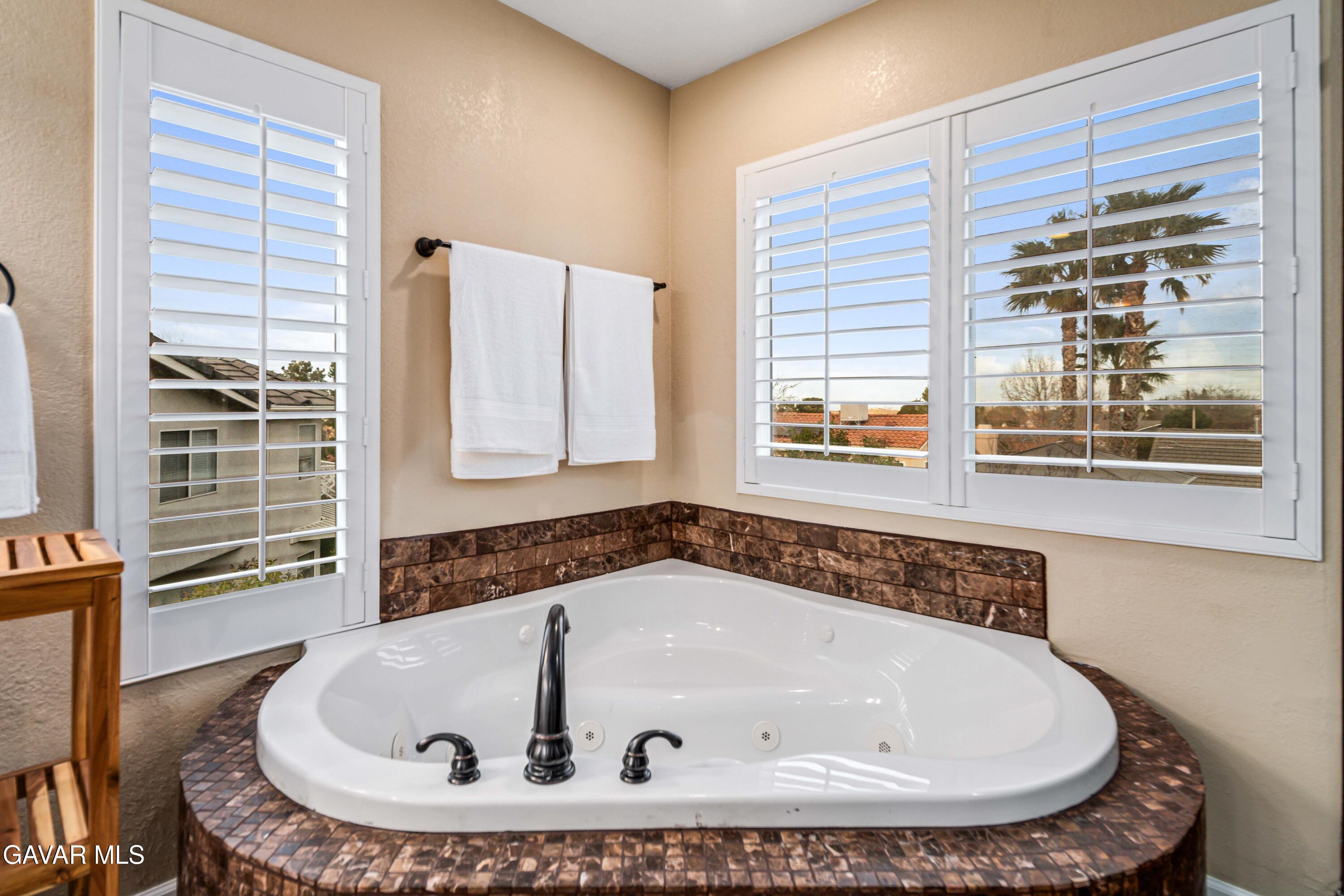 Palmdale, California 93551, United States, 5 Bedrooms Bedrooms, ,3 BathroomsBathrooms,Residential,Pending,212381