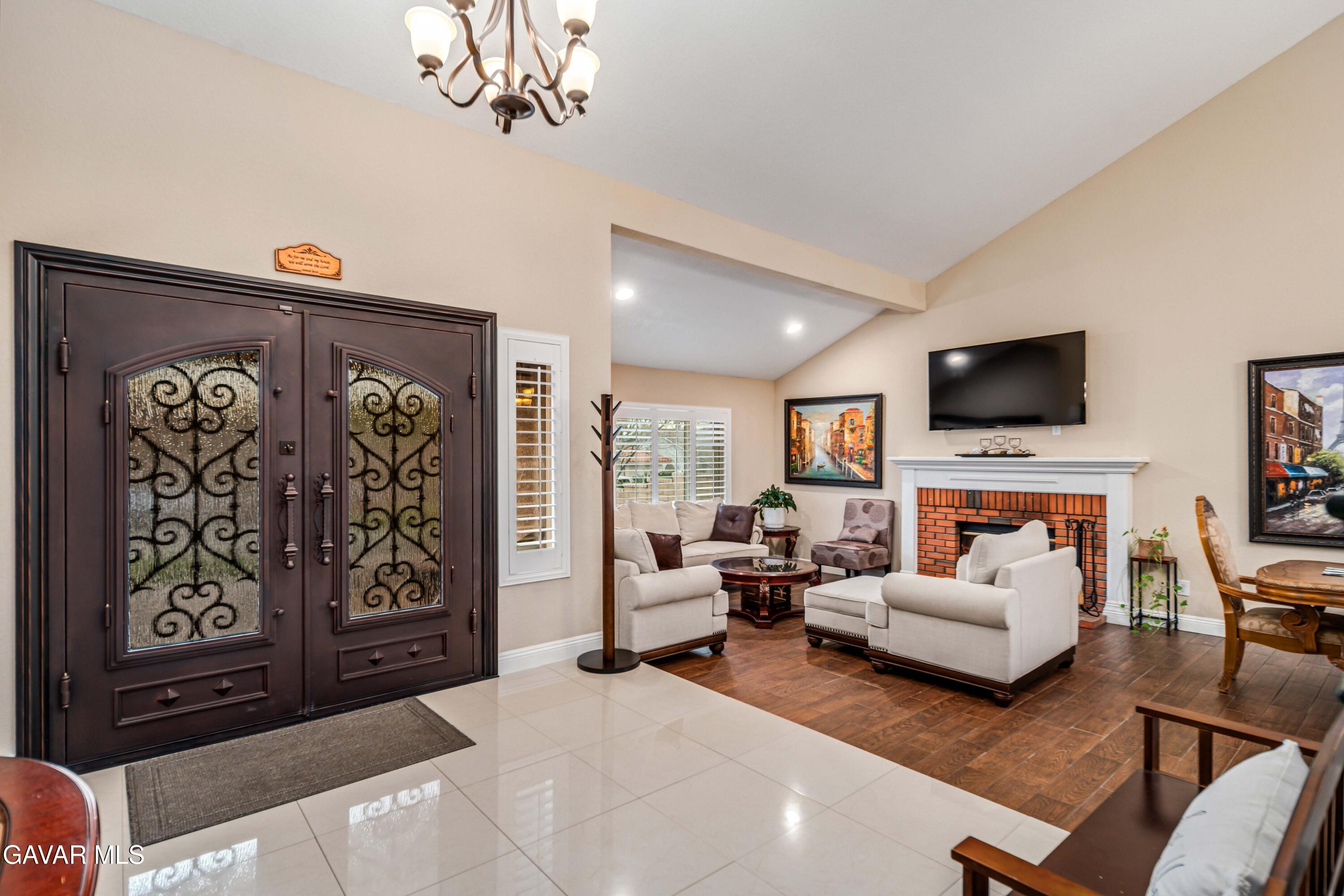 Palmdale, California 93551, United States, 5 Bedrooms Bedrooms, ,3 BathroomsBathrooms,Residential,Pending,212381