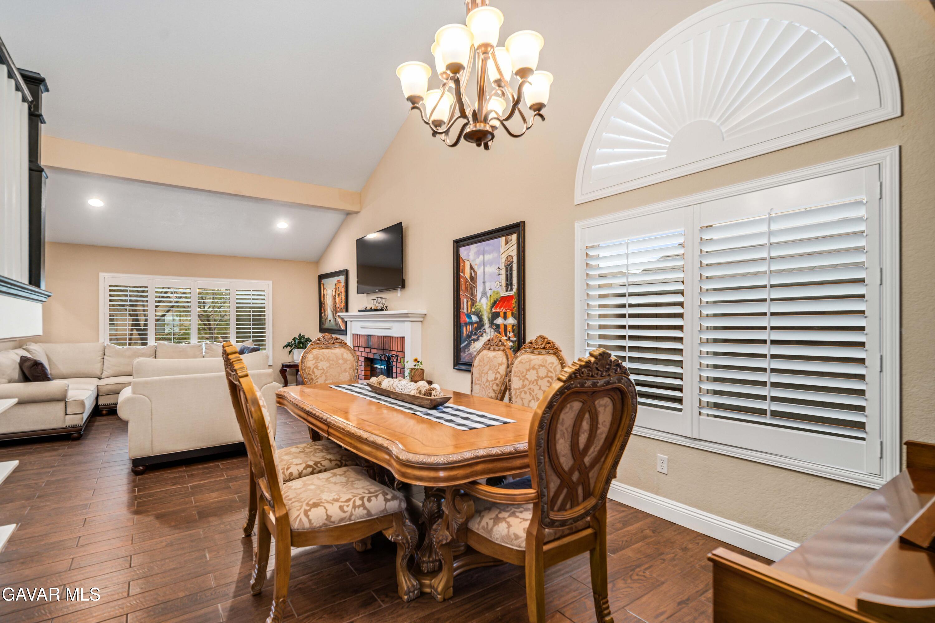 Palmdale, California 93551, United States, 5 Bedrooms Bedrooms, ,3 BathroomsBathrooms,Residential,Pending,212381