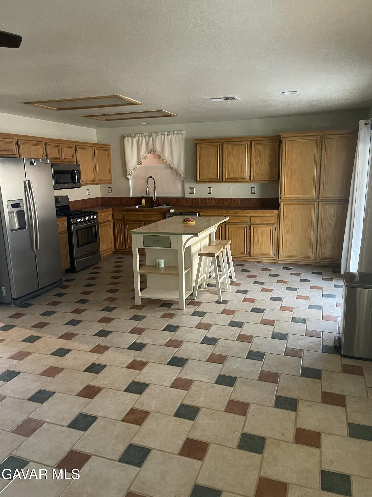 Rosamond, California 93560, United States, 4 Bedrooms Bedrooms, ,2 BathroomsBathrooms,Residential,Active,155860