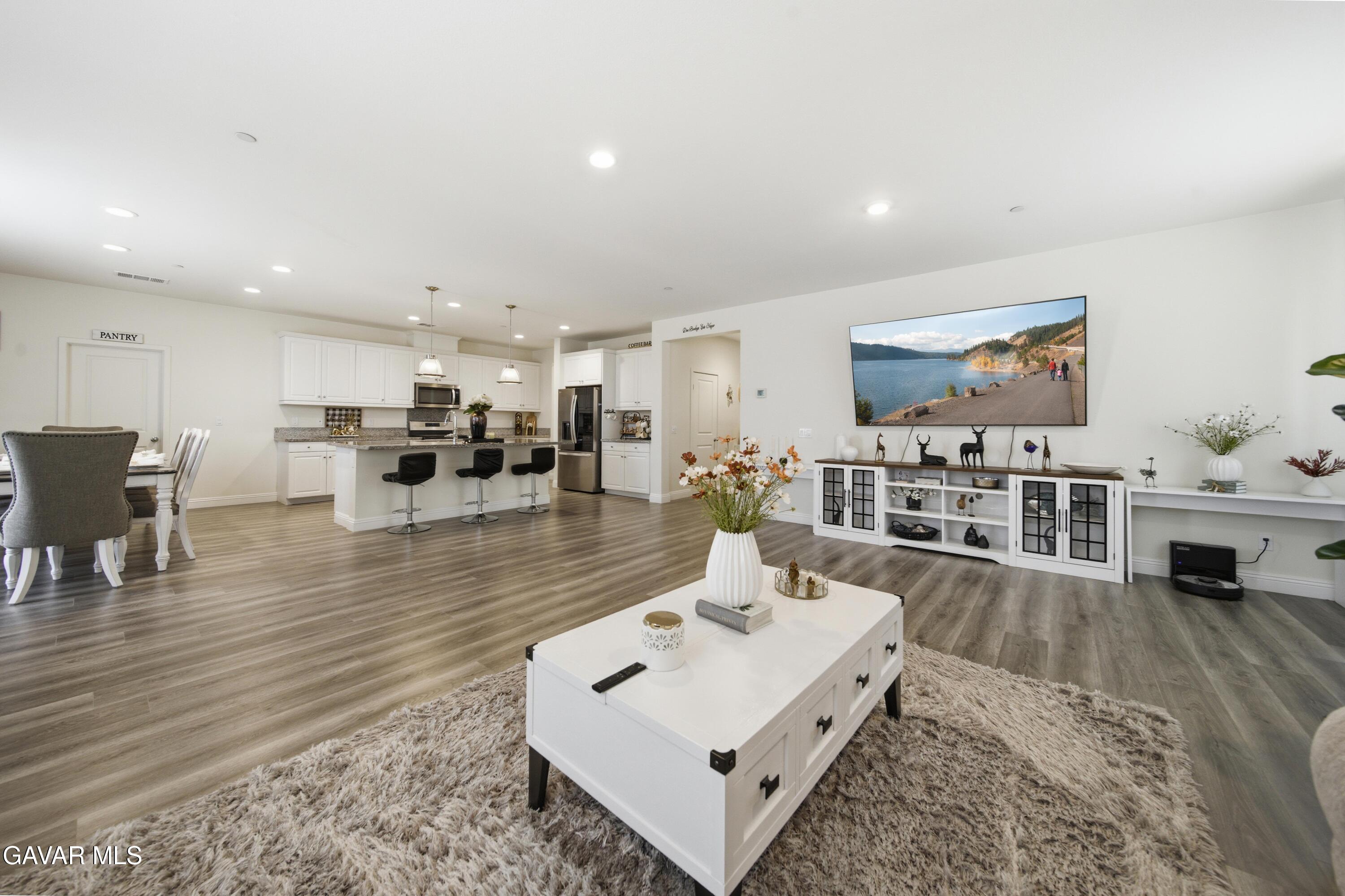 4323 W Ivesbrook St-7