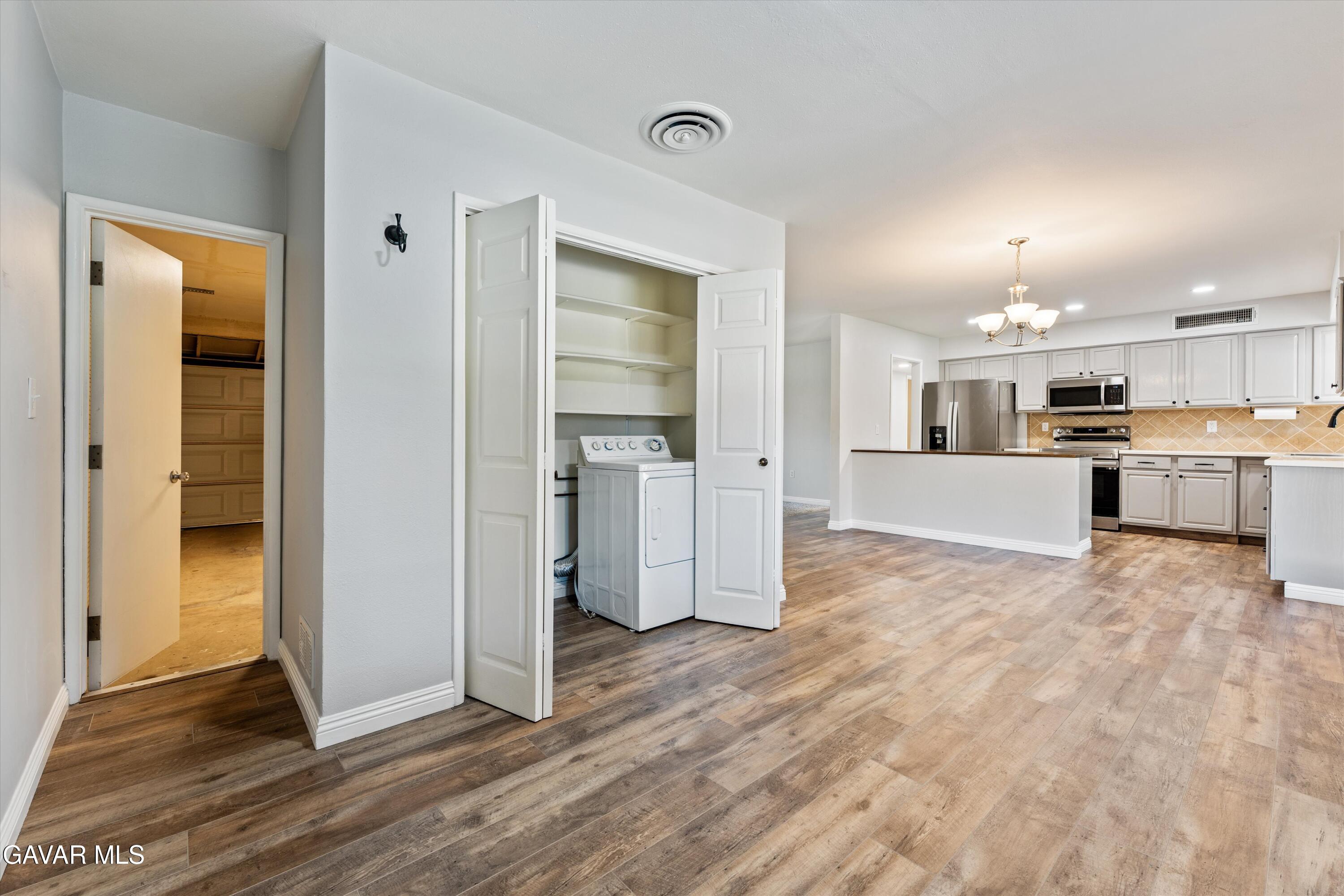 Bakersfield, California 93309, United States, 3 Bedrooms Bedrooms, ,2 BathroomsBathrooms,Residential,Active,227632