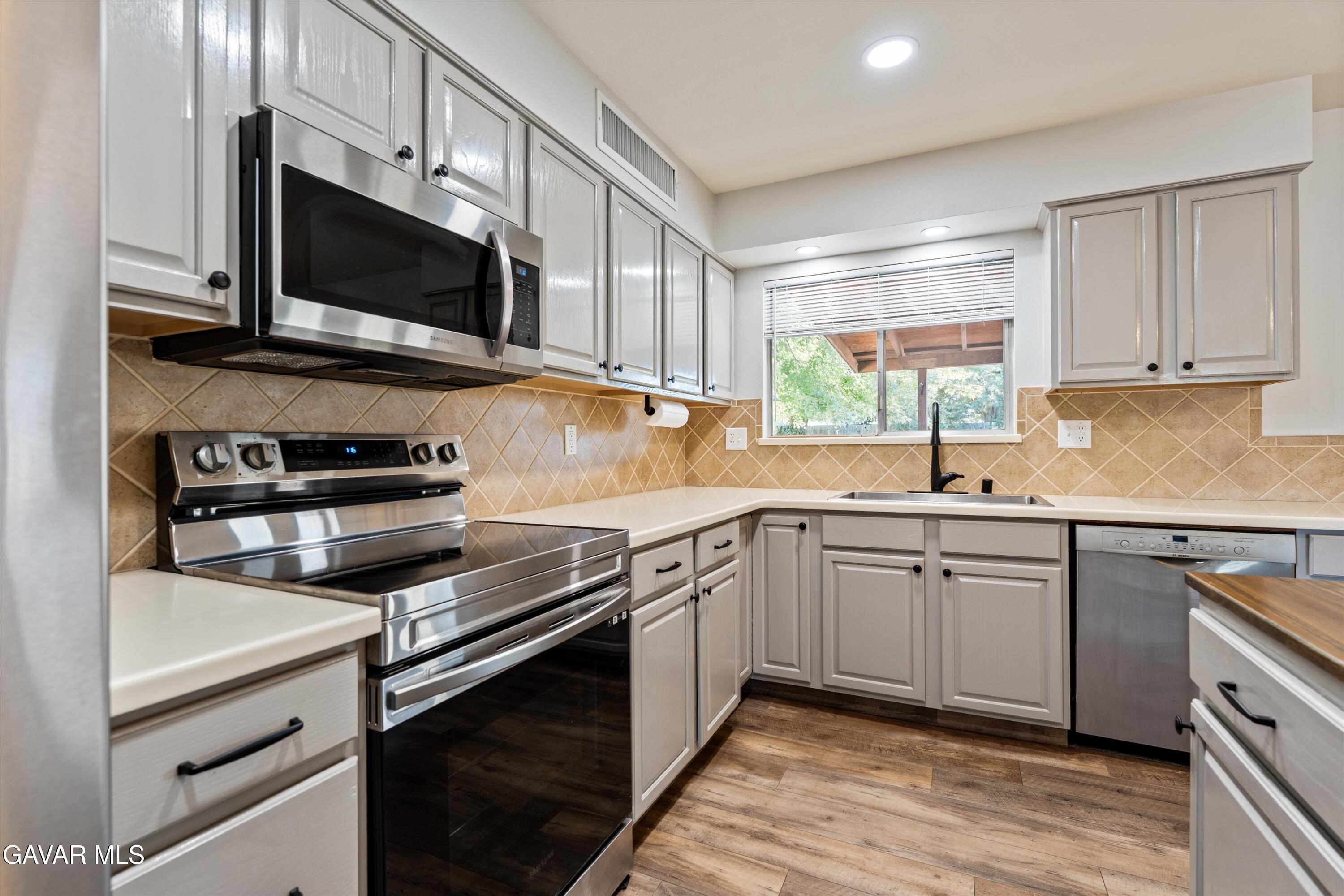 Bakersfield, California 93309, United States, 3 Bedrooms Bedrooms, ,2 BathroomsBathrooms,Residential,Active,227632