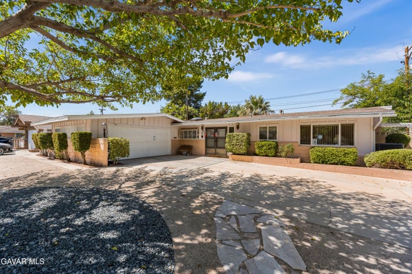 1152 E AVENUE J1, LANCASTER, CA 93535 - Image a2b09d4beebb75be0d93c8d656bd6dc8/737216480