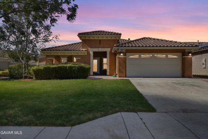 Photo 1 of 17 — 917 Laura Lane, Tehachapi, CA 93561