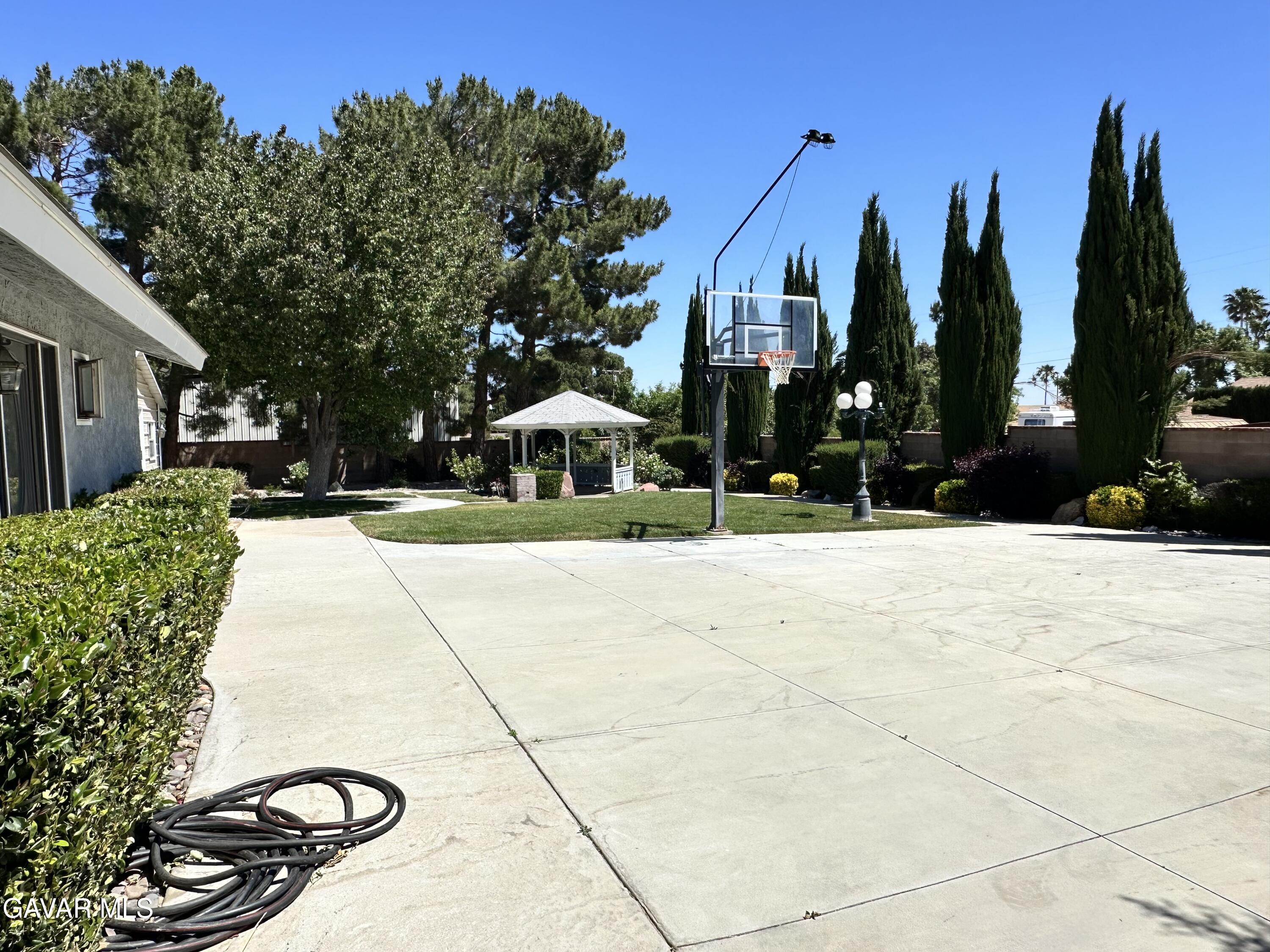Quartz Hill, California, 93536, United States, 6 Bedrooms Bedrooms, ,4 BathroomsBathrooms,Residential,Active,2045703
