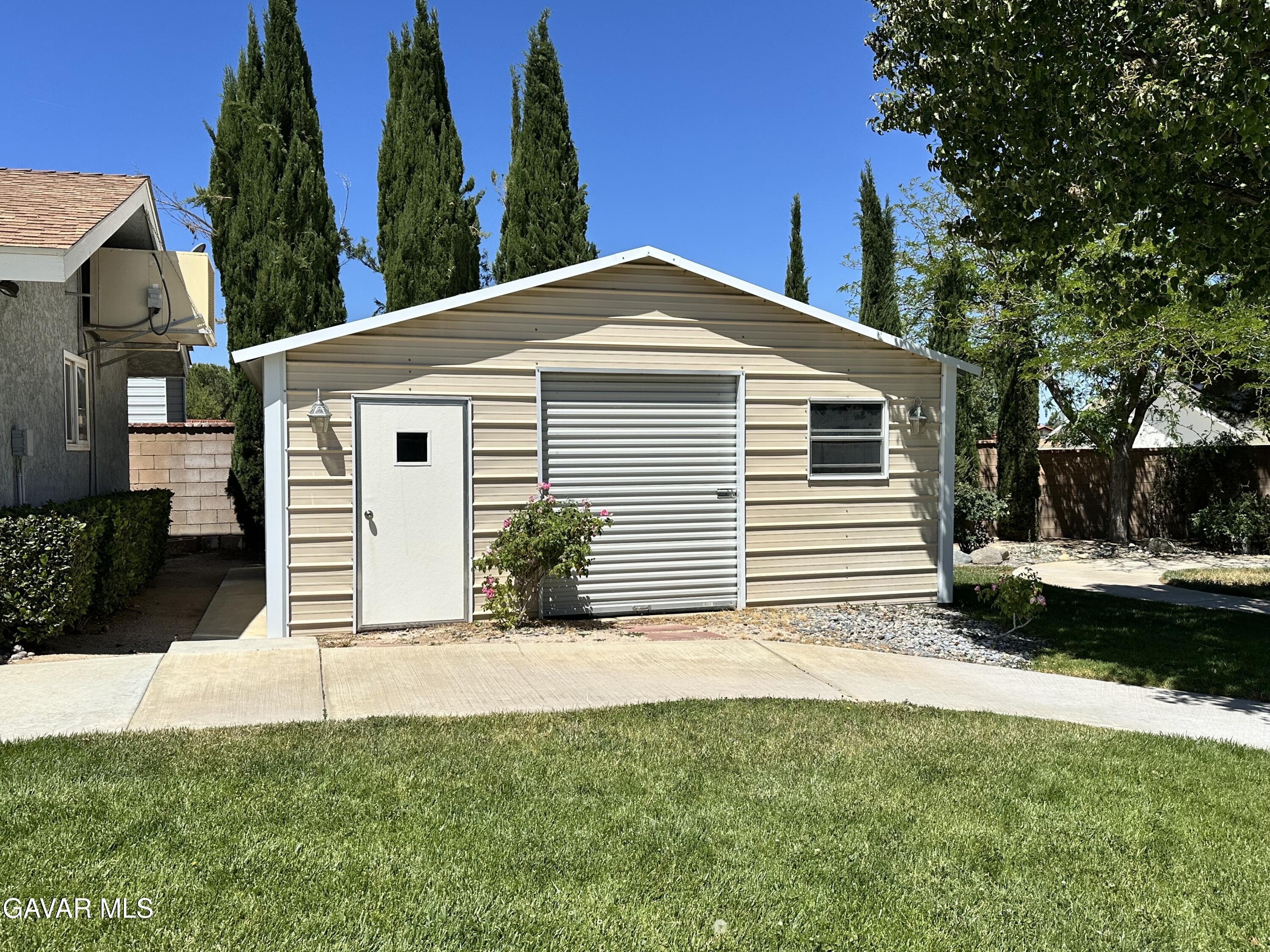 Quartz Hill, California, 93536, United States, 6 Bedrooms Bedrooms, ,4 BathroomsBathrooms,Residential,Active,2045703
