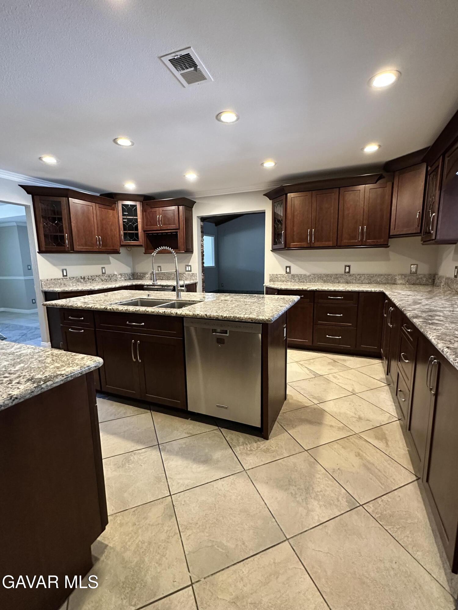 Quartz Hill, California, 93536, United States, 6 Bedrooms Bedrooms, ,4 BathroomsBathrooms,Residential,Active,2045703