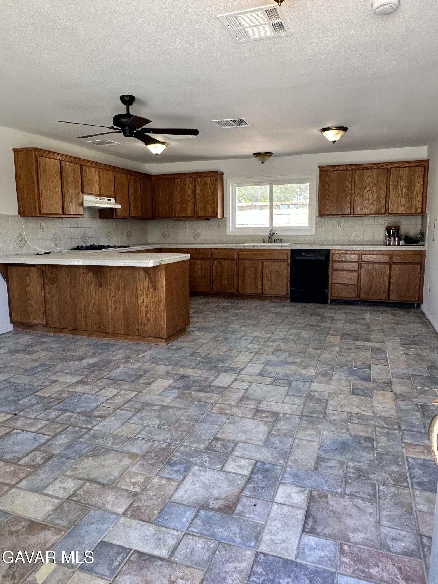 Quartz Hill, California, 93536, United States, 6 Bedrooms Bedrooms, ,4 BathroomsBathrooms,Residential,Active,2045703