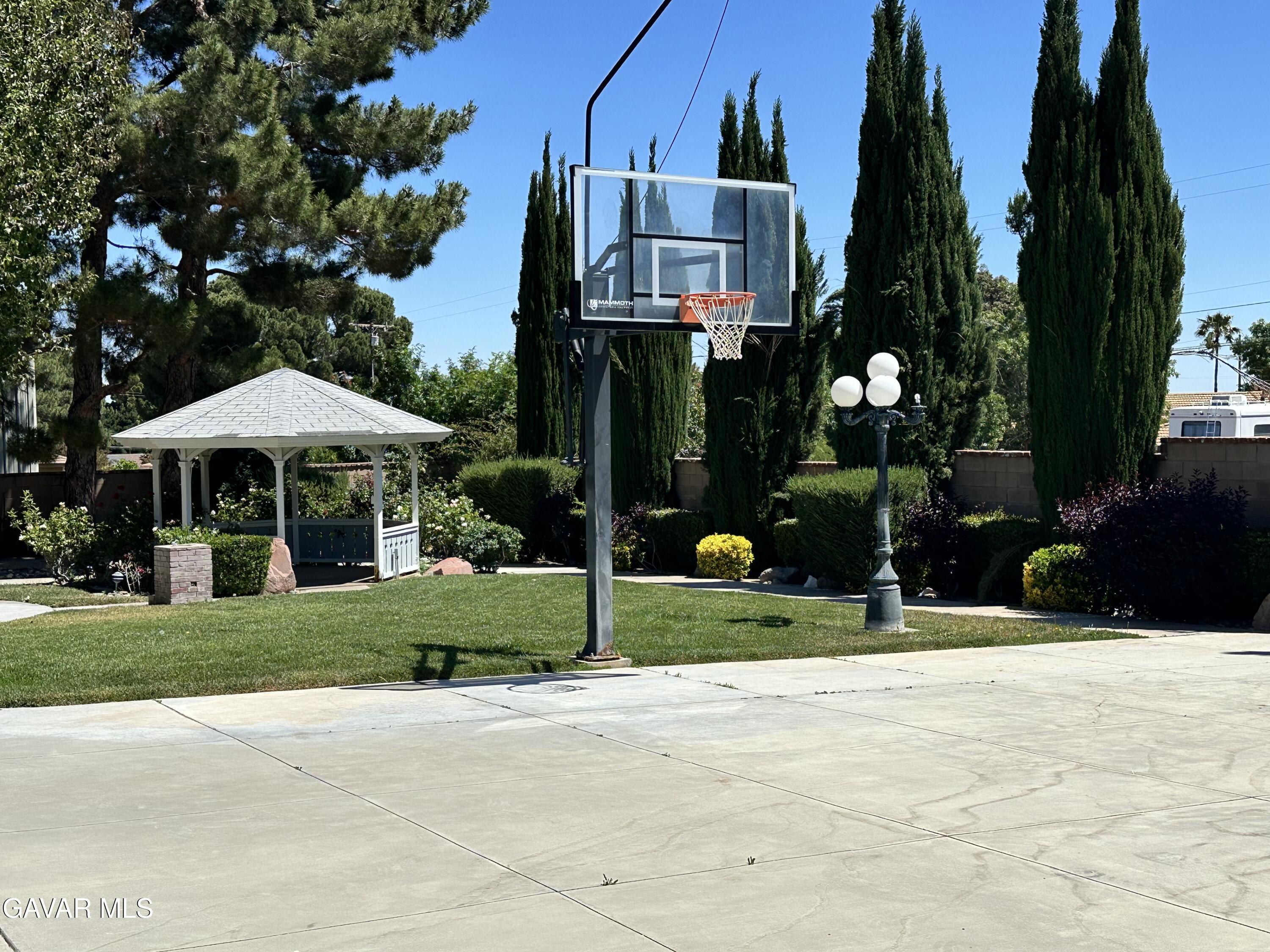 Quartz Hill, California, 93536, United States, 6 Bedrooms Bedrooms, ,4 BathroomsBathrooms,Residential,Active,2045703