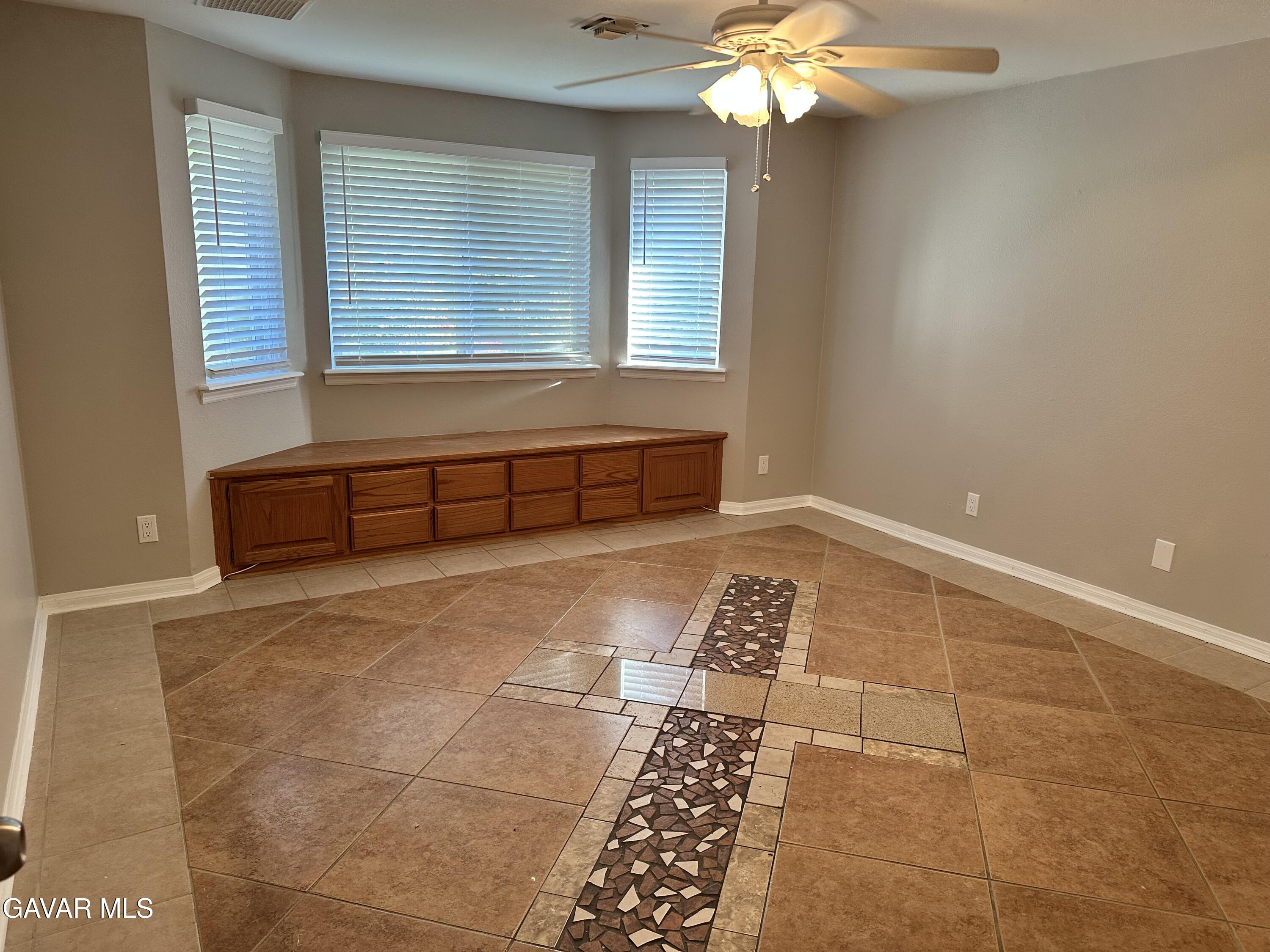 Quartz Hill, California, 93536, United States, 6 Bedrooms Bedrooms, ,4 BathroomsBathrooms,Residential,Active,2045703