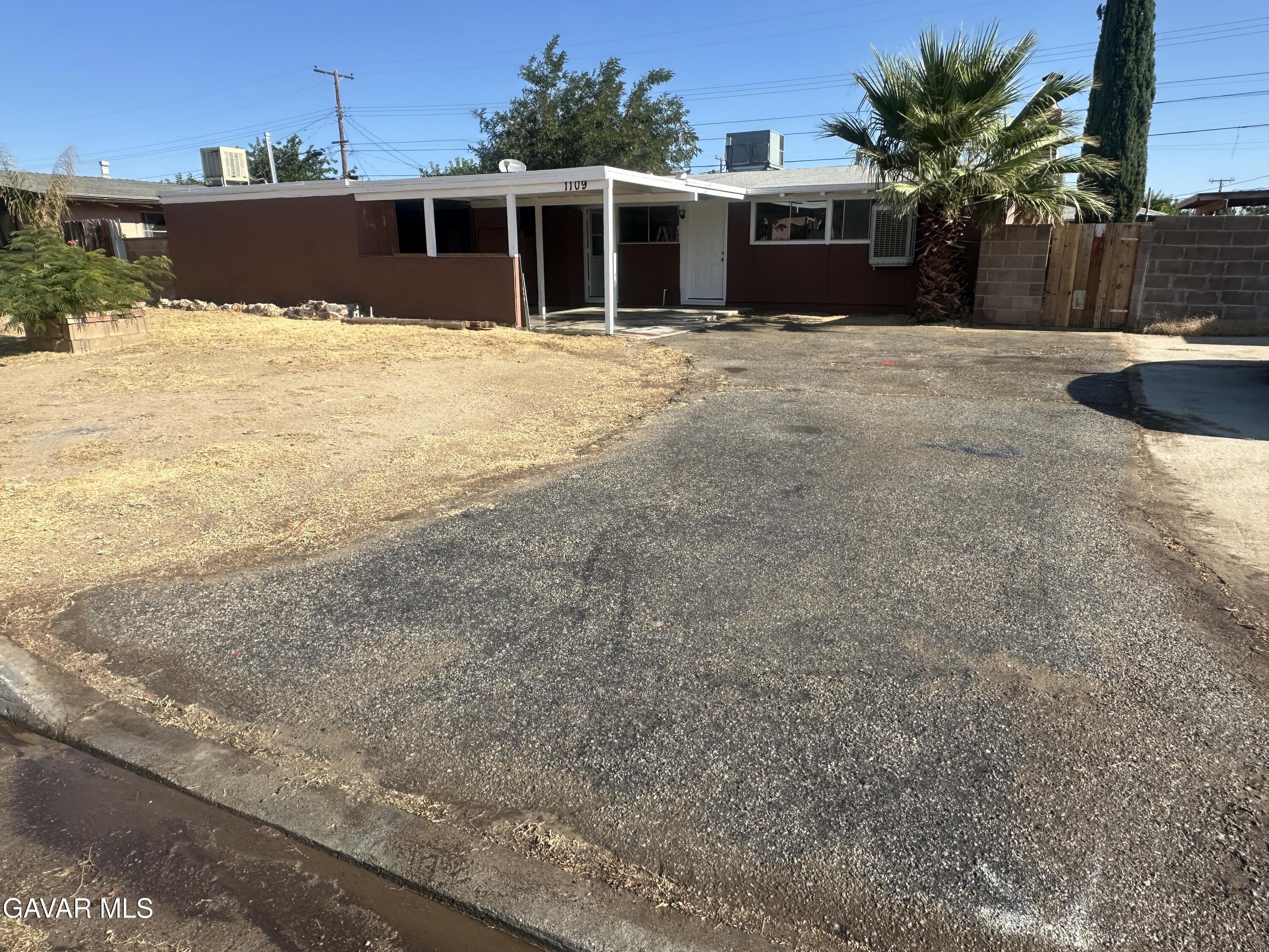 Photo 1 of 10 — 1109 W Avenue J 6, Lancaster, CA 93534