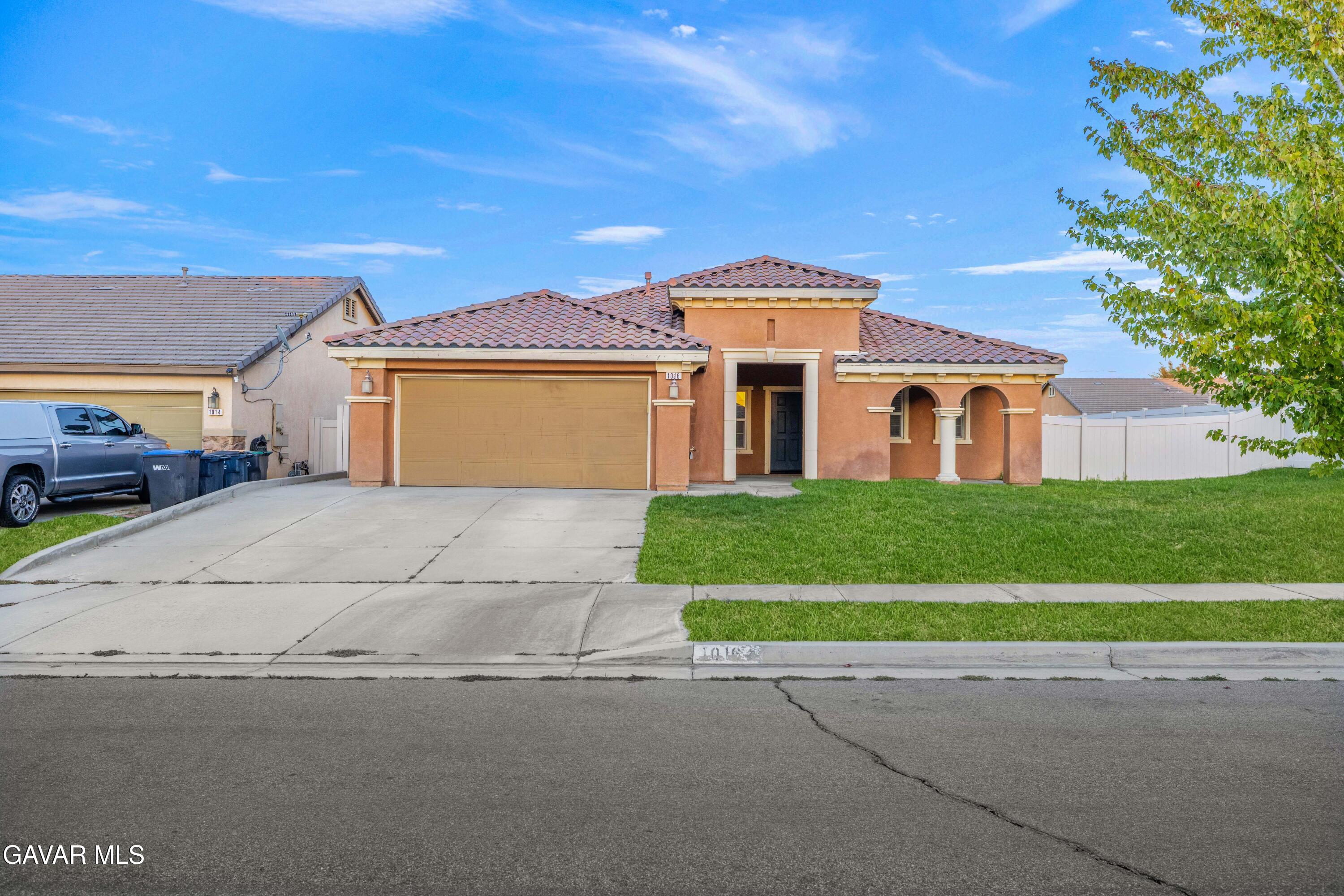 1016 W Canyon Drive