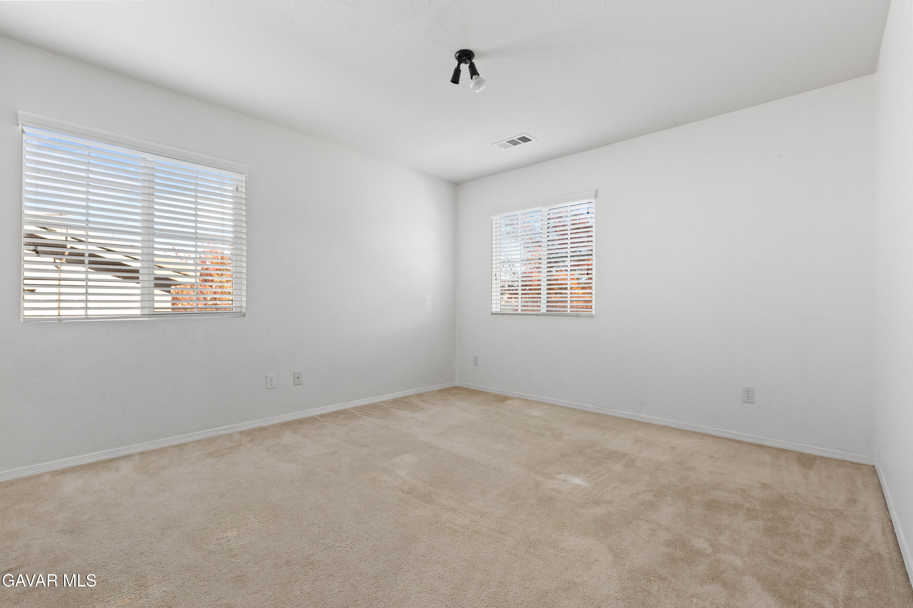 Palmdale, California 93551, United States, 4 Bedrooms Bedrooms, ,3 BathroomsBathrooms,Residential,Active,253372