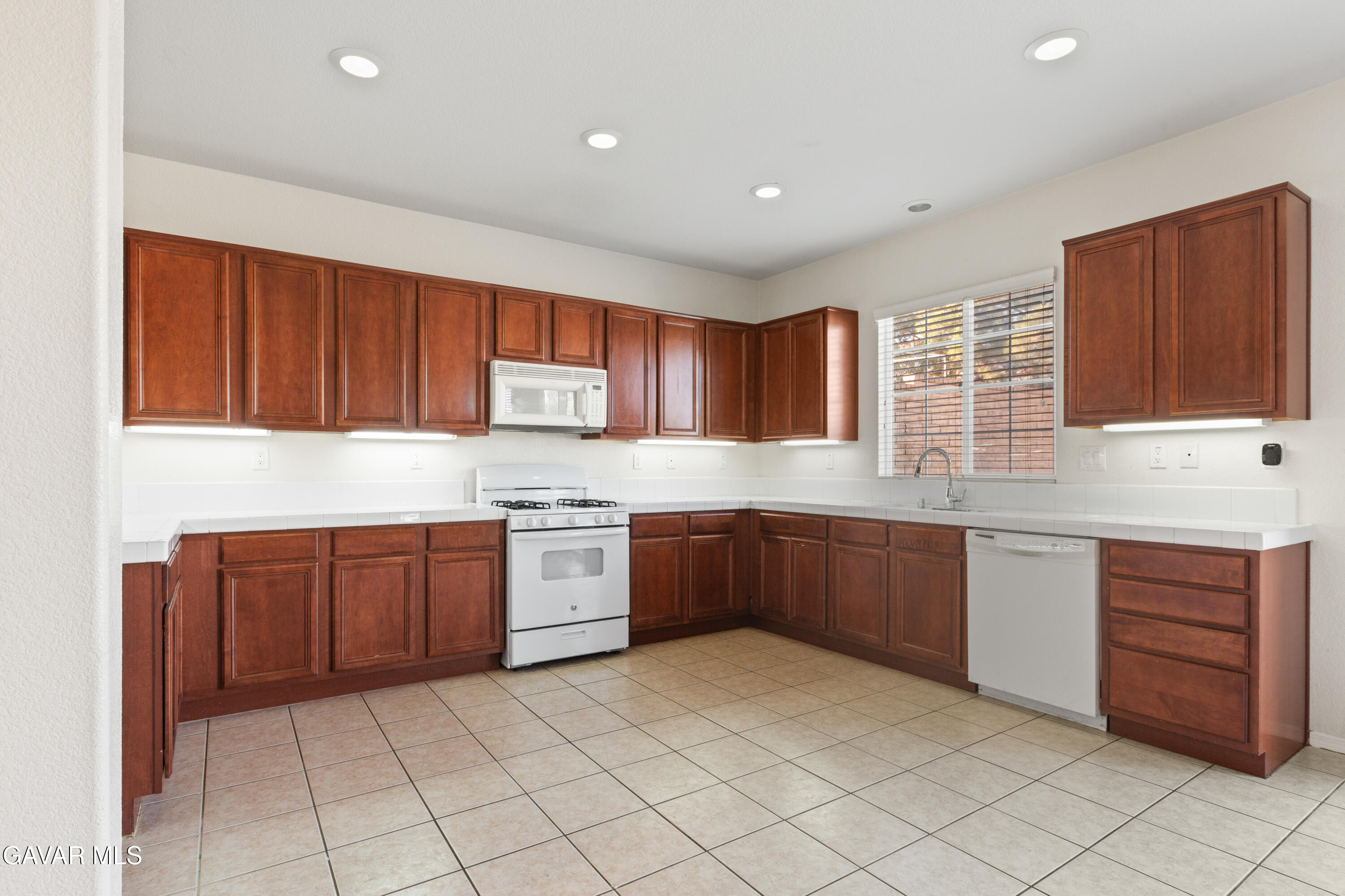 Palmdale, California 93551, United States, 4 Bedrooms Bedrooms, ,3 BathroomsBathrooms,Residential,Active,253372