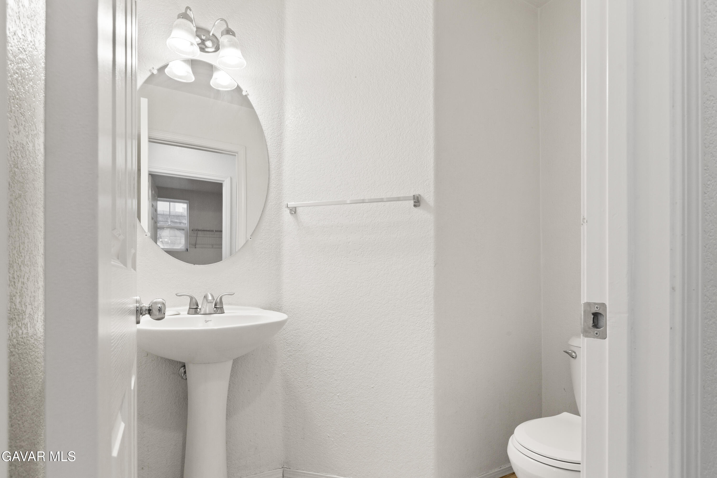 Palmdale, California 93551, United States, 4 Bedrooms Bedrooms, ,3 BathroomsBathrooms,Residential,Active,253372