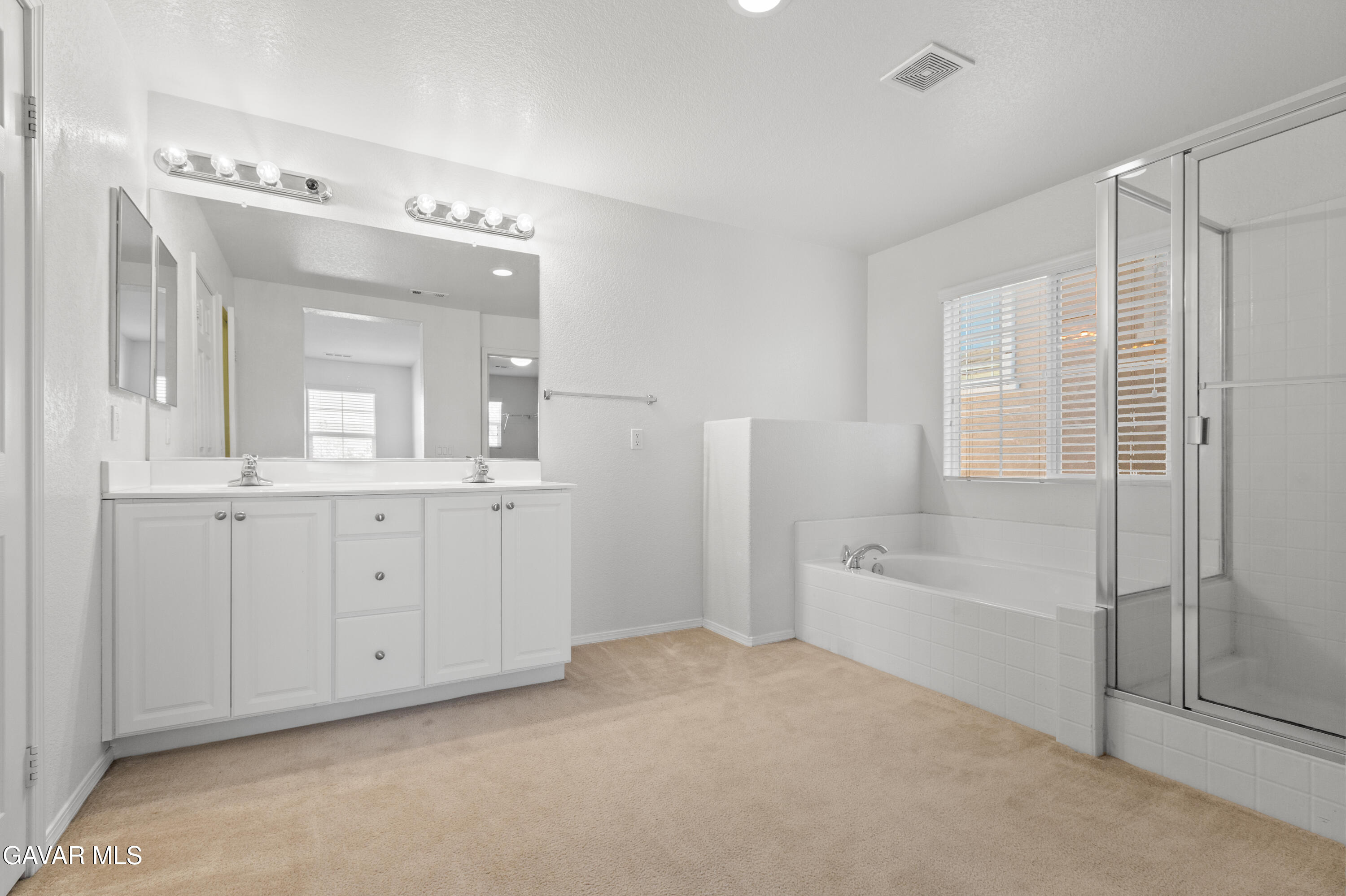 Palmdale, California 93551, United States, 4 Bedrooms Bedrooms, ,3 BathroomsBathrooms,Residential,Active,253372