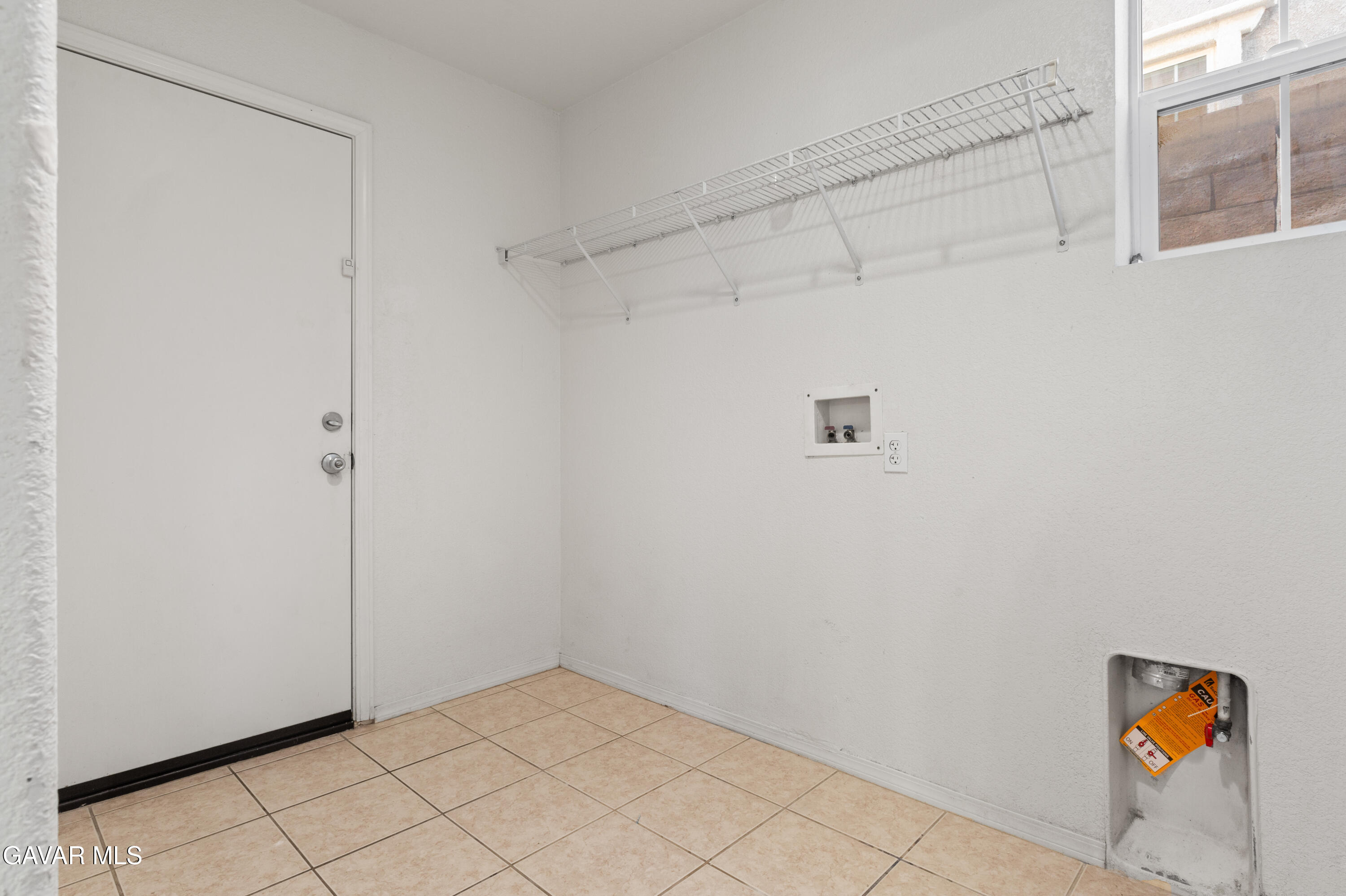 Palmdale, California 93551, United States, 4 Bedrooms Bedrooms, ,3 BathroomsBathrooms,Residential,Active,253372