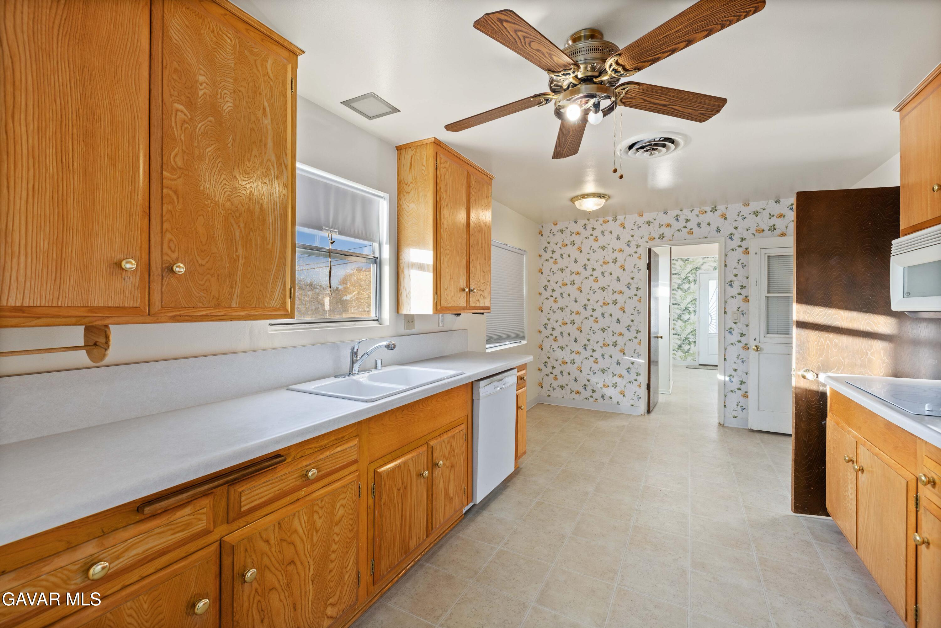 Palmdale, California 93552, United States, 3 Bedrooms Bedrooms, ,2 BathroomsBathrooms,Residential,Pending,252780