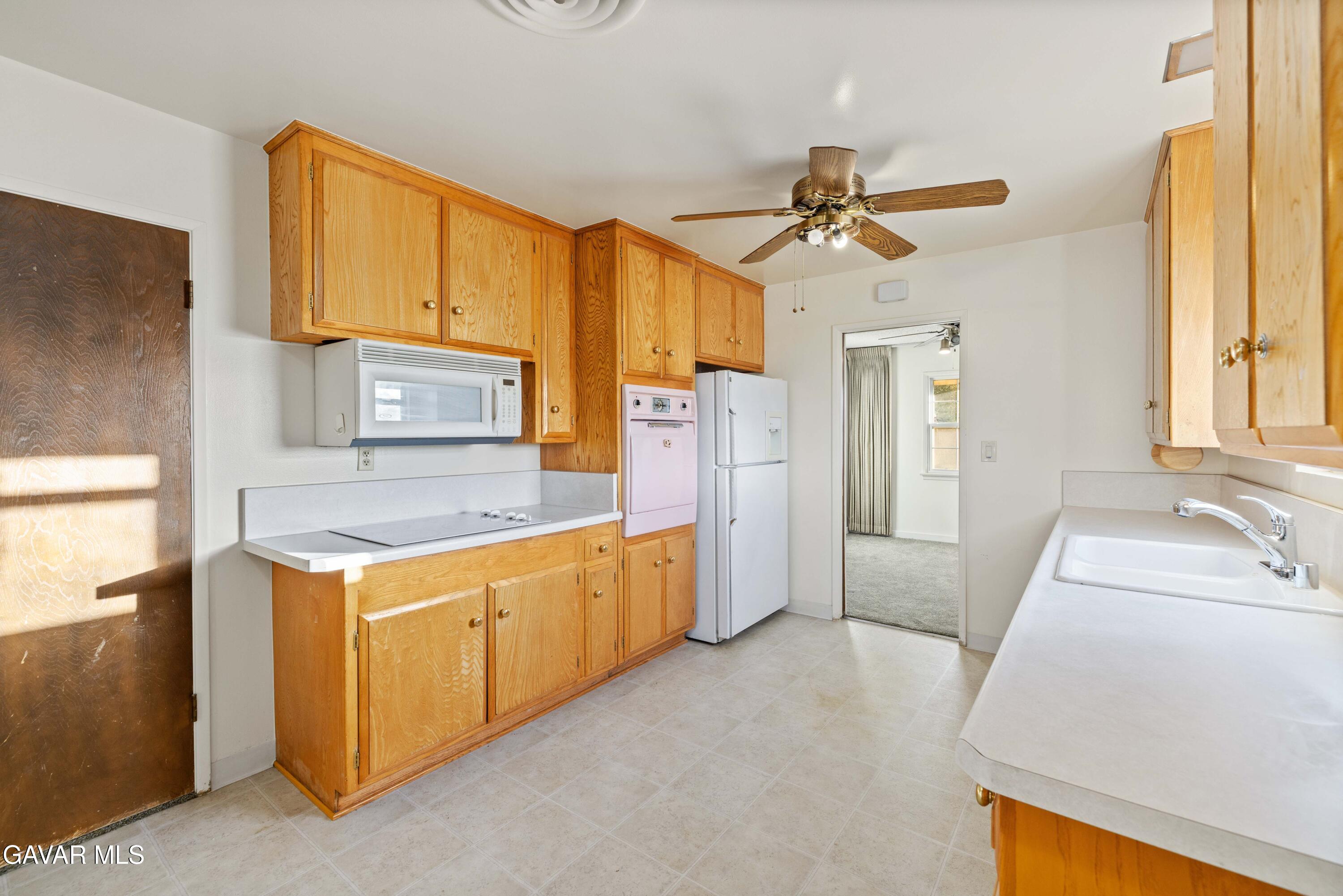 Palmdale, California 93552, United States, 3 Bedrooms Bedrooms, ,2 BathroomsBathrooms,Residential,Pending,252780