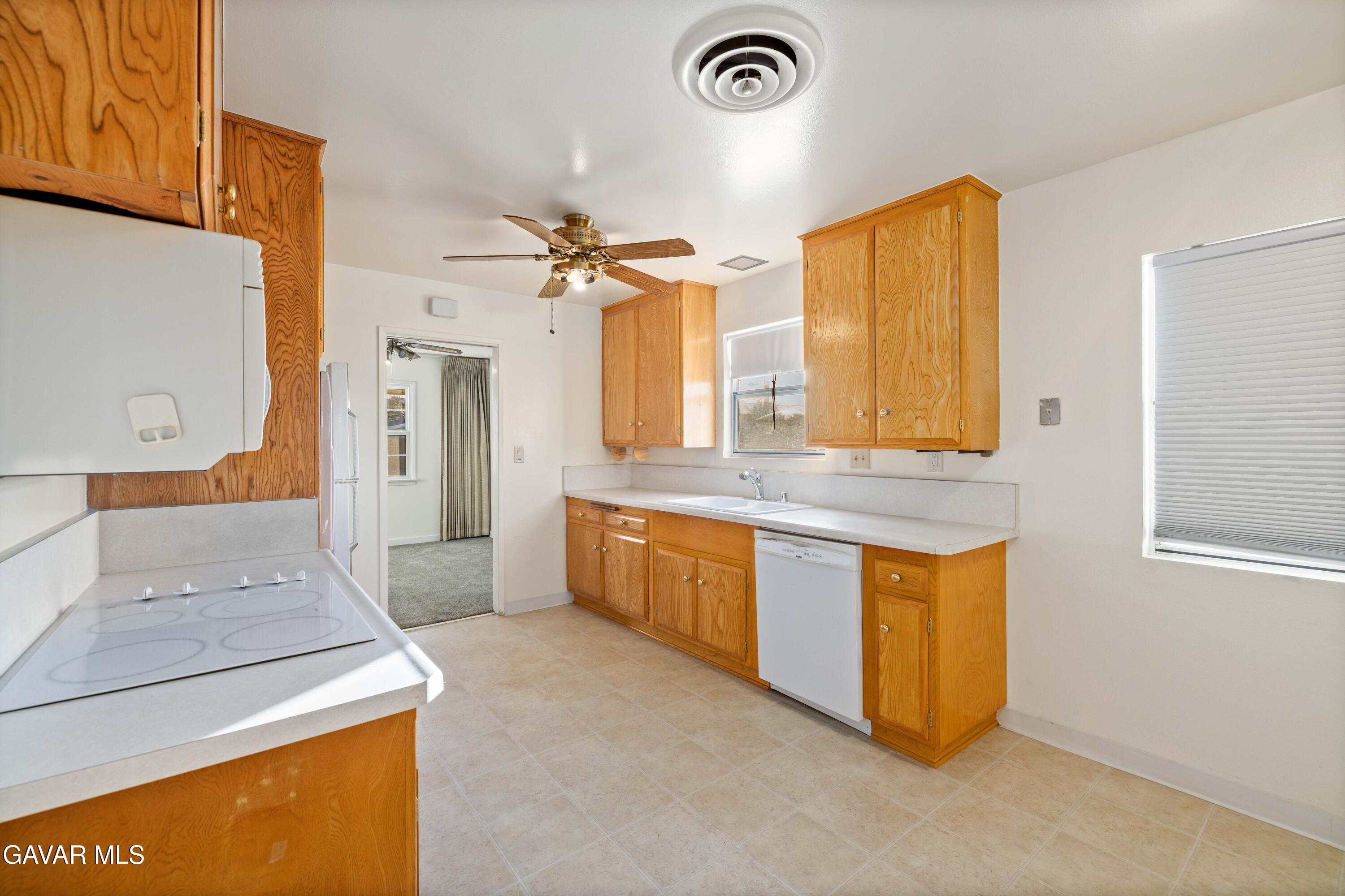 Palmdale, California 93552, United States, 3 Bedrooms Bedrooms, ,2 BathroomsBathrooms,Residential,Pending,252780