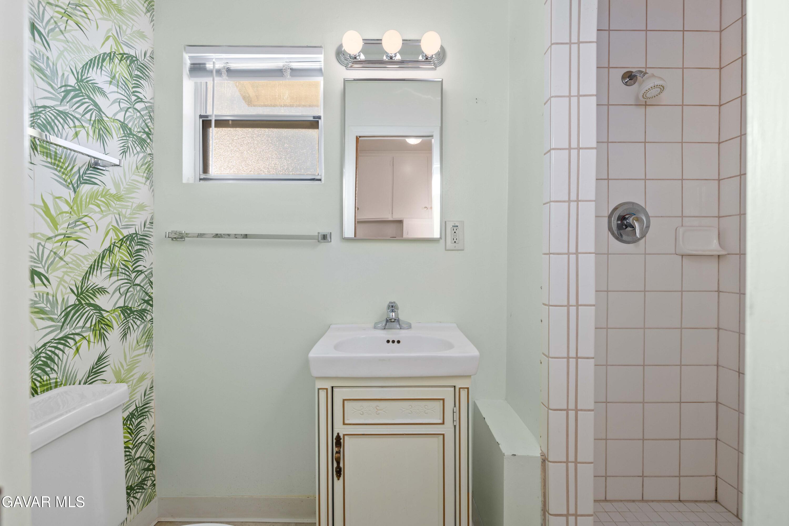 Palmdale, California 93552, United States, 3 Bedrooms Bedrooms, ,2 BathroomsBathrooms,Residential,Pending,252780