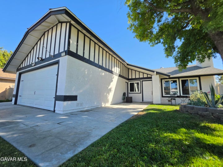 Photo 1 of 41 — 2722 Sunnyvale Road, Lancaster, CA 93536