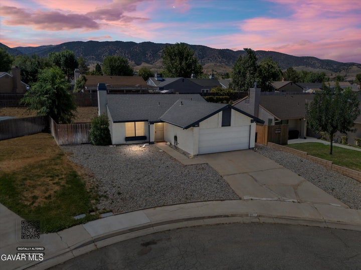 Photo 1 of 33 — 206 Meadowbrook Court, Tehachapi, CA 93561
