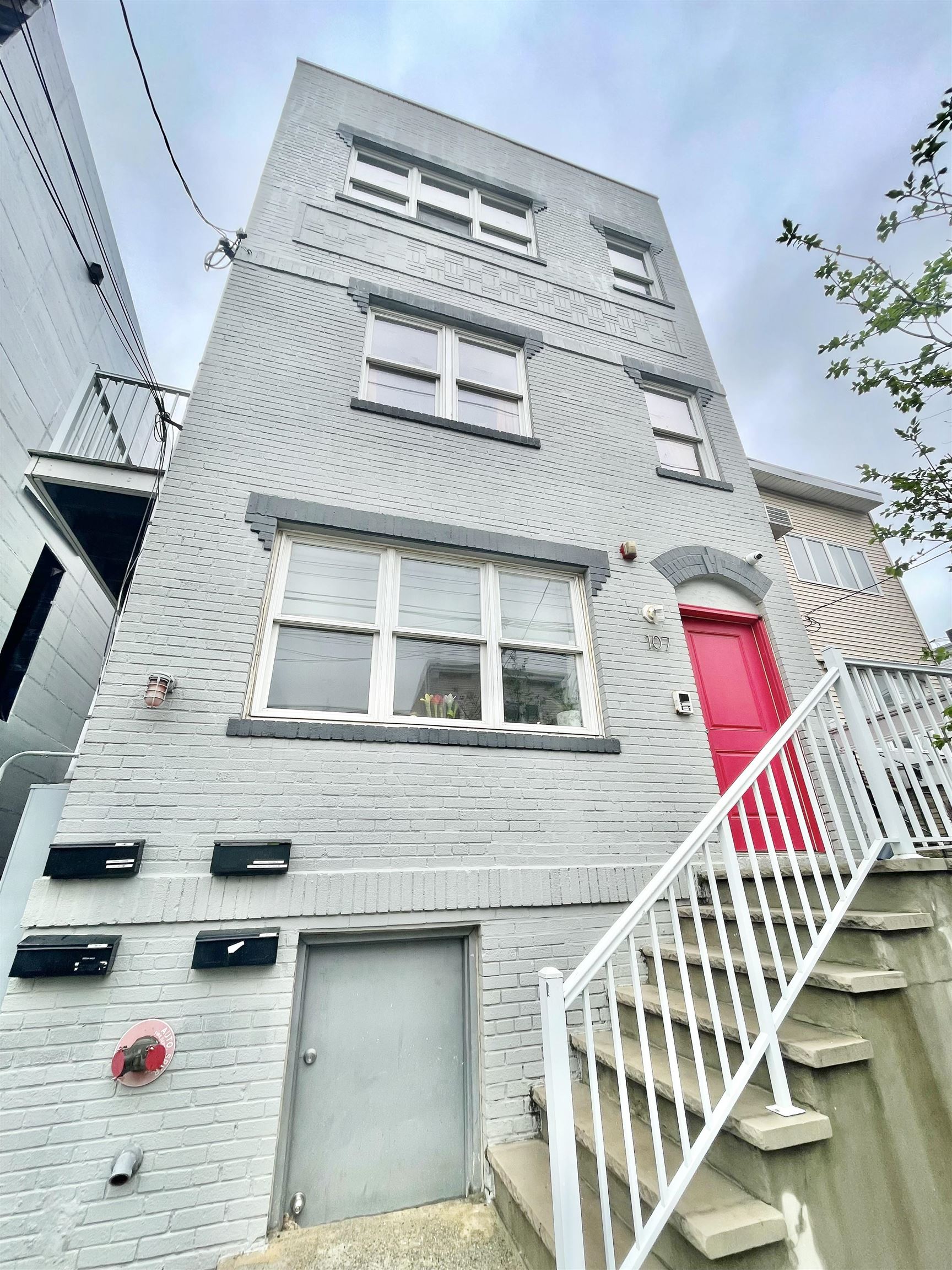 107 Laidlaw Ave #2, Jersey City, New Jersey image 1