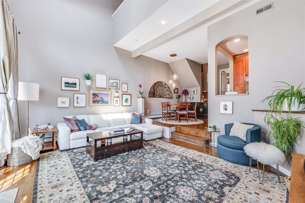 298 3RD ST 4