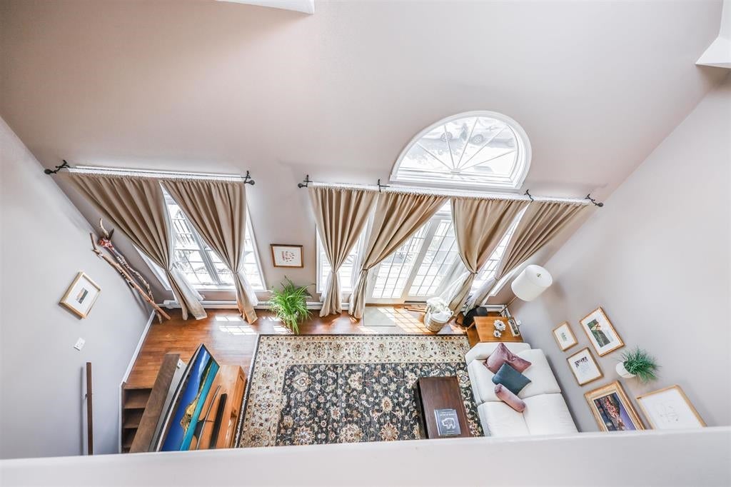 298 3RD ST 4