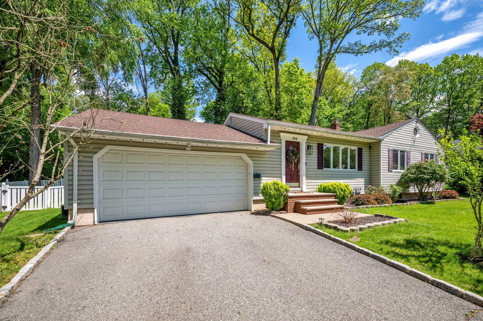104 Lionshead Blvd, Wayne, New Jersey image 1