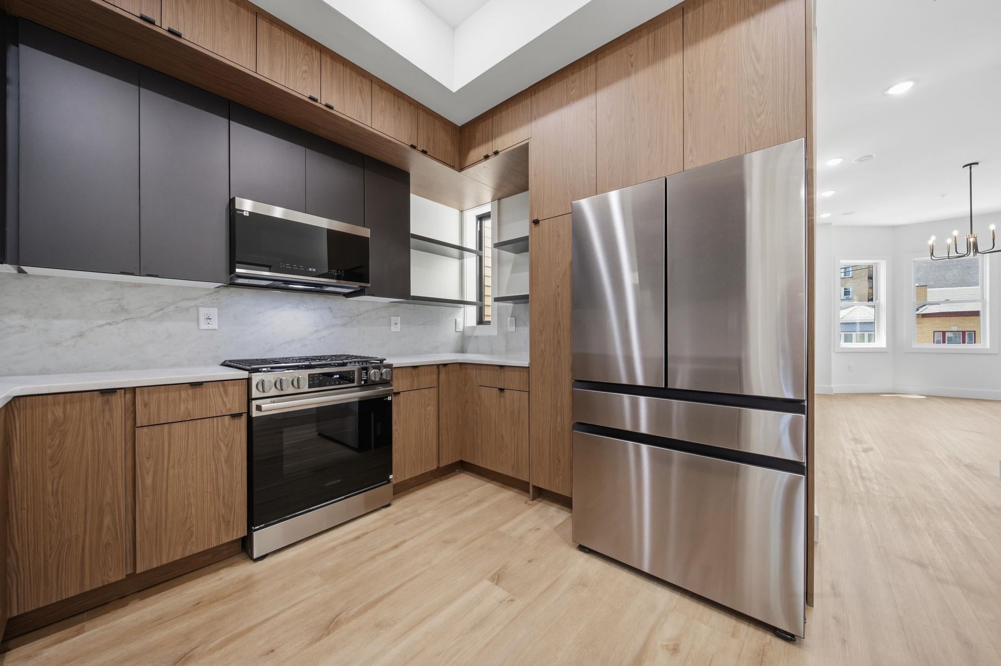 Search Homes 4 892 SUMMIT AVE 3
