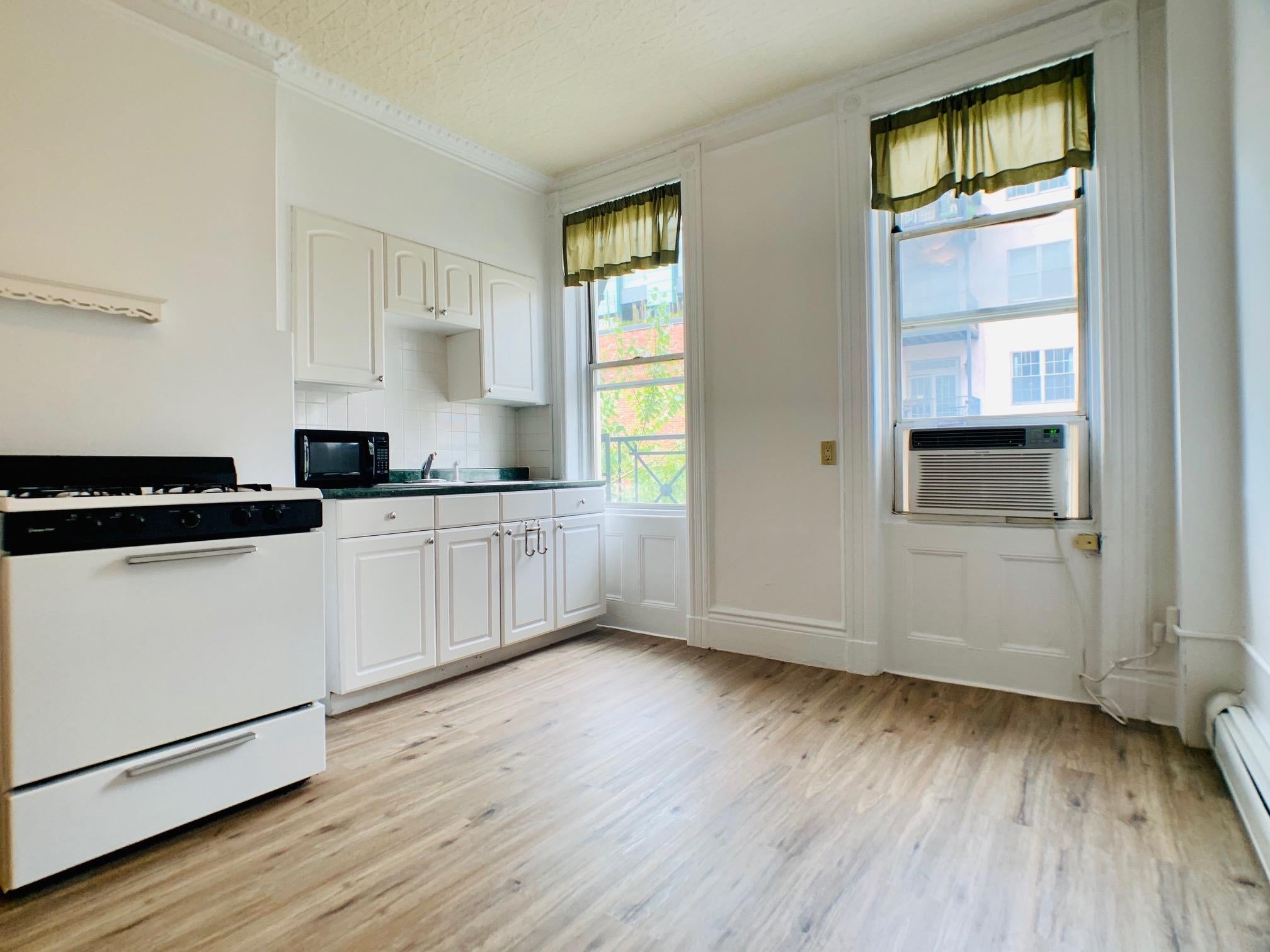 404 ADAMS ST 4