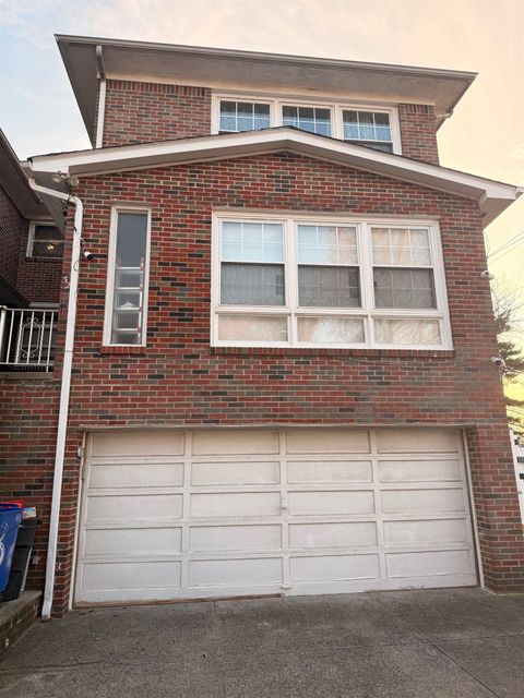 32 LINCOLN PARKWAY Bayonne NJ 07002