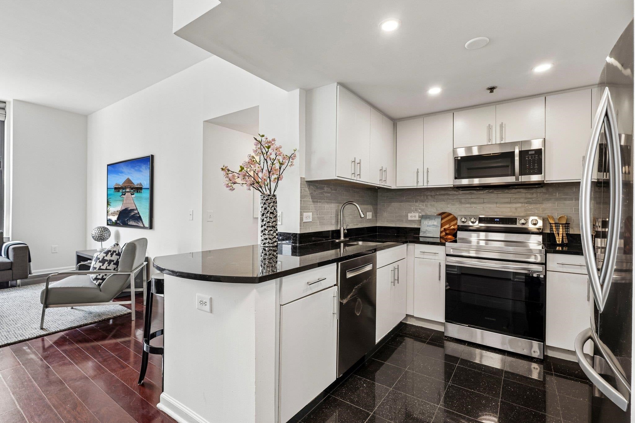 102 CHRISTOPHER COLUMBUS DR 701