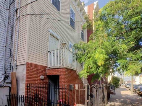 Homes For Rent - 225 Halladay St #2<br/> Jersey City, NJ 07304