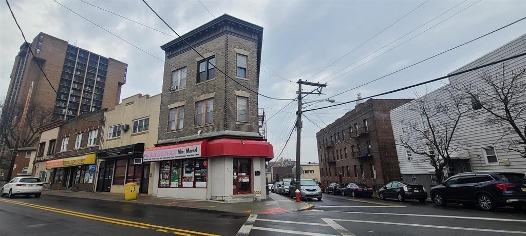 390 FAIRVIEW AVE