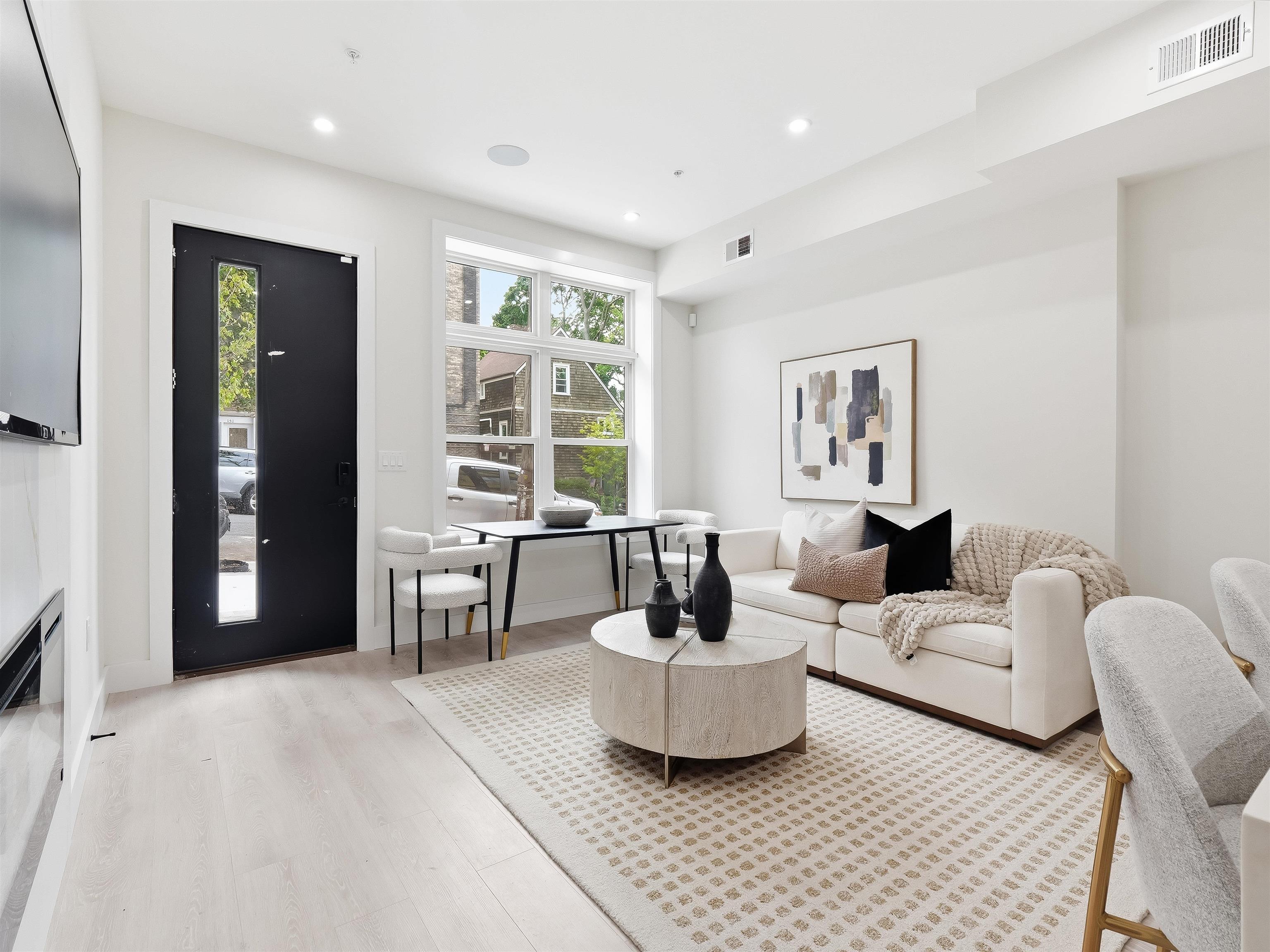 152 BLEECKER ST 1