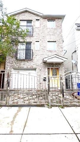 Multifamily For Rent - 268 Grant Ave #1<br/> Jersey City, NJ 07305