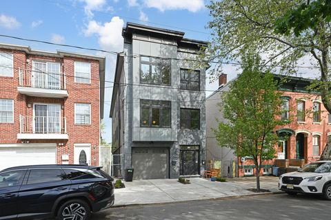 Condo For Sale - 173 Halladay St #1<br/> Jersey City, NJ 07304