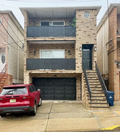 Multifamily For Rent - 67 71st St #2<br/> Hudson County, Guttenberg, NJ 07093