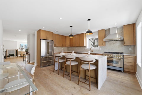 Townhouse For Sale - 140 Weigands Lane<br/> Secaucus, NJ 07094