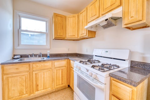 Homes For Rent - 60 West 8th St #1<br/> Bayonne, NJ 07002
